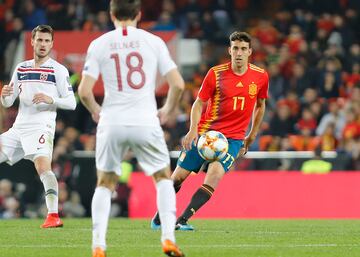 Debutó de forma oficial con el combinado español, el 23 de marzo de 2019, en el partido disputado contra la selección noruega en Valencia.