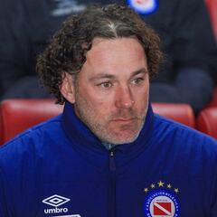 Gabriel Milito tomó una decisión ante el interés de Colo Colo y la U