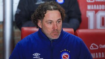 Gabriel Milito tomó una decisión ante el interés de Colo Colo y la U