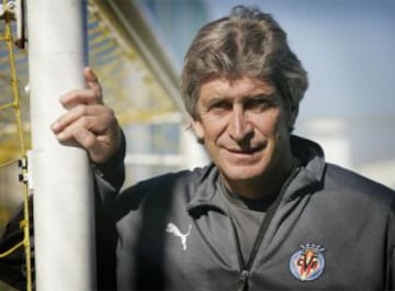 En la temporada 2004-2005 de la Liga Española, Pellegrini llevó al Villarreal al tercer puesto, clasificándolo por primera vez a la Champions League.