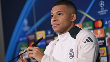 MADRID, 21/01/2025.- El delantero del Real Madrid, Kylian Mbappé durante la rueda de prensa posterior al entrenamiento del equipo en la Ciudad Deportiva de Valdebebas de Madrid, antes de su enfrentamiento al RB Salzburgo correspondiente a la fase de grupos de la Liga de Campeones. EFE/ Fernando Villar