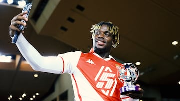 Soccer Football - Champions League - AS Monaco v FC Barcelona - Stade Louis II, Monaco - September 19, 2024
AS Monaco's George Ilenikhena poses with the player of the match trophy REUTERS/Manon Cruz