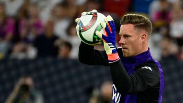Germany's goalkeeper #01 Marc-Andre Ter Stegen warms up with the ball prior to the League A Group A3 football match of the UEFA Nations League between Germany and Hungary in in Duesseldorf, western Germany, on September 7, 2024. (Photo by John MACDOUGALL / AFP)