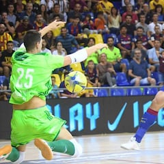 El Barça mantiene el rodillo y el Córdoba sigue en lo más alto