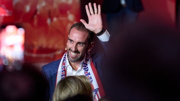 Godín, en su homenaje en el Metropolitano.