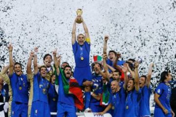 Italia se corona tetracampeón del mundo, tras vencer a Francia en penales luego de igualar 1-1 en tiempo regular.