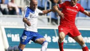 <b>PRIMERO RAIMONDI ¿Y LUEGO MARCOS? </b>El medio del Tenerife, Marcos Rodríguez, cerca de Cartagena.