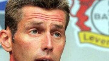 <b>CAMBIO DE ENTRENADOR. </b>Michael Skibbe sustituye a Klaus Augenthaler, destituido hace tres semanas ante el irregular comienzo de campaña del equipo germano.