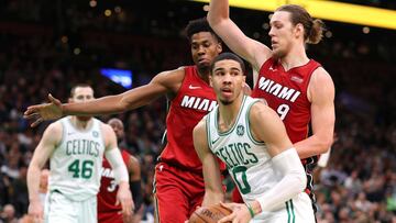 BOSTON, MASSACHUSETTS - APRIL 01: Kelly Olynyk #9 of the Miami Heat defends Jayson Tatum #0 of the Boston Celtics during the second half at TD Garden on April 01, 2019 in Boston, Massachusetts. The Celtics defeat the Heat 110-105. NOTE TO USER: User expressly acknowledges and agrees that, by downloading and or using this photograph, User is consenting to the terms and conditions of the Getty Images License Agreement.   Maddie Meyer/Getty Images/AFP
 == FOR NEWSPAPERS, INTERNET, TELCOS &amp; TELEVISION USE ONLY ==