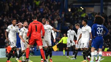 LONDON, ENGLAND - APRIL 18: Eder Militao, Daniel Carvajal and David Alaba of Real Madrid celebrate with team mate Thibaut Courtois after saving a shot from Marc Cucurella of Chelsea during the UEFA Champions League quarterfinal second leg match between Chelsea FC and Real Madrid at Stamford Bridge on April 18, 2023 in London, England. (Photo by Michael Regan/Getty Images)