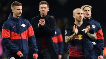 RB Leipzig&#039;s German coach Julian Nagelsmann (2L) and RB Leipzig&#039;s Spanish defender Angelino (2R) applauds the fans following the UEFA Champions League round of 16 first Leg football match between Tottenham Hotspur and RB Leipzig at the Tottenham