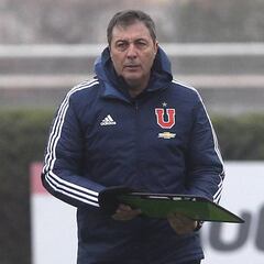 Kudelka adelanta titularidad de Herrera y se preocupa por Reyes