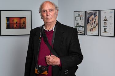 Tan solo un día antes de recibir el Goya de Honor por una trayectoria de siete décadas en la que nacieron títulos como '¡Ay, Carmela!', 'Bodas de sangre' o 'Deprisa, deprisa', el cineasta oscense murió a los 91 años el 10 de febrero a causa de una insuficiencia respiratoria. Su carrera fue tan prolífica que ni siquiera la edad le impidió estrenar una semana antes de su deceso su última película: 'Las paredes hablan'. La gala de los Premios Goya, celebrada el 11 de febrero, se convirtió en un emocionante homenaje a su figura.