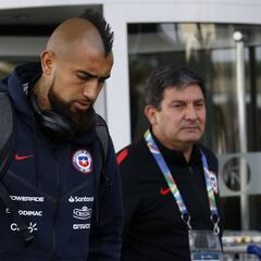 Vidal no entrena en la Roja y es duda para duelo ante Argentina
