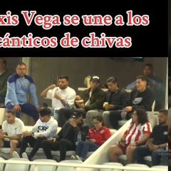 Alexis Vega se unió a cánticos de la porra de Chivas desde las gradas