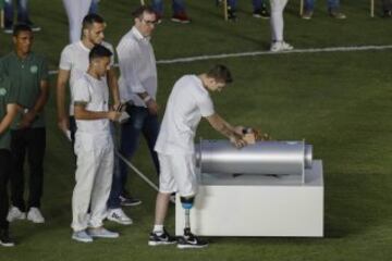 Los aficionados del equipo y las autoridades de la ciudad brasileña recibieron con emotivos homenajes a los jugadores colombianos antes del primer partido de la Recopa Sudamericana.