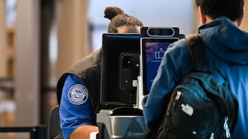 Para viajar dentro de Estados Unidos es necesario contar con una identificación Real ID o pagar una tarifa de 45 dólares.