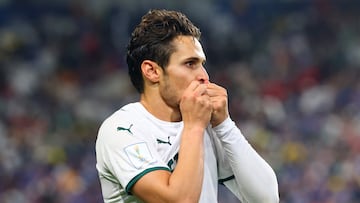 Destrozan a Raphael Veiga