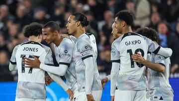 Los jugadores del Liverpool celebran el gol de Joel Matip.