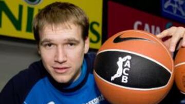 <b>MARCADO POR LAS LESIONES. </b>Brad Oleson, en el Caja Laboral.