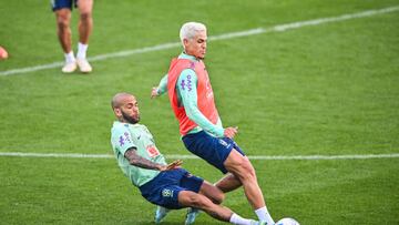 TURIN, ITALY - NOVEMBER 15: Pedro of Brazil challenged by Dani Alves of Brazil during the Brazil Training Session at Juventus Training Center on November 15, 2022 in Turin, Italy. (Photo by Chris Ricco/Getty Images)