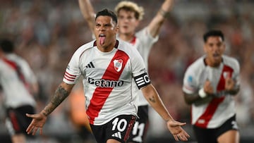 River Plate's Colombian midfielder #10 Juan Fernando Quintero celebrates scoring his team's first goal during the Argentine Professional Football League 2026 Apertura Tournament match between River Plate and Gimnasia y Esgrima La Plata at the Mas Monumental Stadium in Buenos Aires on January 28, 2026. (Photo by Luis ROBAYO / AFP)