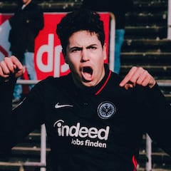 Otra perla de la Rojita escondida en el Eintracht
