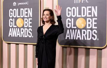 Sigourney Weaver en la alfombra roja de los Globos de Oro.