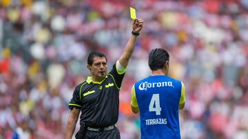 Foto de accion durante el Partido Guadalajara vs America en el Estadio Jalisco, Partido Correspondiente al Clasico de Leyendas, en la foto: Gilberto Alcala

---09/10/2016/MEXSPORT/ Cristian de Marchena.