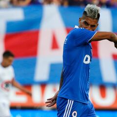 La U castiga a Fernández