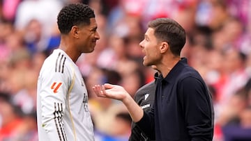 Bellingham, junto a Xabi Alonso.