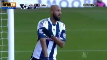 Nicolas Anelka, en el momento de celebrar uno de sus dos goles con la &quot;quenelle&quot;.