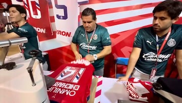 ‘Chicharito’ Hernández dispara venta de abonos y camisetas en Chivas