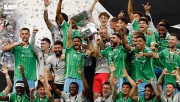 SEATTLE, WASHINGTON - AUGUST 31: Cristian Roldan #7 of the Seattle Sounders FC lifts the Champion's trophy after winning the Leagues Cup Final match between Seattle Sounders and Inter Miami CF at Lumen Field on August 31, 2025 in Seattle, Washington. Alika Jenner/Getty Images/AFP (Photo by Alika Jenner / GETTY IMAGES NORTH AMERICA / Getty Images via AFP)