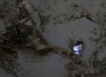 La carrera Tough Guy, se celebra desde 1987 en Inglaterra y desafía a sus participantes a recorrer 15km llenos de los obstáculos, donde hasta los más expertos se quedan en el camino. 