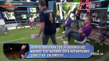 La entrada triunfal a El Chiringuito de Roncero tras proclamarse campeón el Madrid