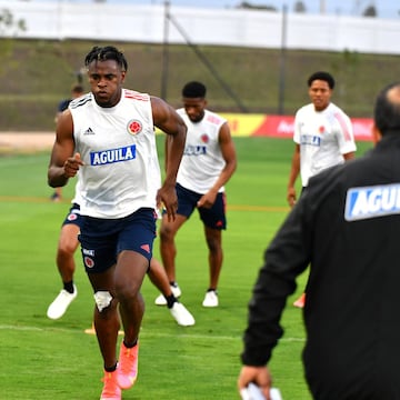 El delantero de Rangers, Alfredo Morelos, estuvo ausente en la práctica tras dar positivo para covid-19 en las pruebas PCR realizadas al plantel de la Tricolor.