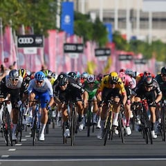 Molano impulsa al UAE tras sorprender al esprint