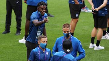 Jugadores de Atalanta en el reconocimiento del Estadio da Luz.