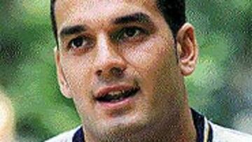 El guardameta del Oviedo ha asegurado que no podía rechazar la oferta de un grande, donde "el Mono será un compañero, no un rival".