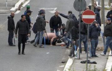 Un policía de paisano, que iba a presenciar el partido, sufrió una emboscada y recibió un disparo en el pecho. Tres personas más se encuentran heridas.