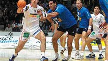 <b>NECESIDAD.</B> Mariano García tendrá que aportar goles.