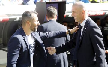 Saludo entre Diego Mart¨ªnez y Zidane.