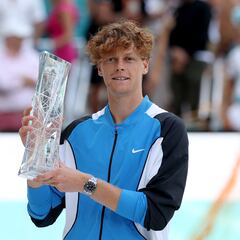 Sinner se corona en la élite y le quita el número dos a Alcaraz