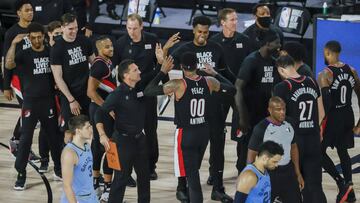 Los jugadores de Portland Trail Blazers celebran su pase a los playoffs.