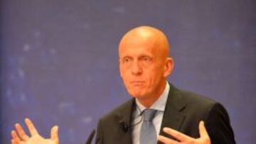 Collina, en la presentación de la nueva regla.