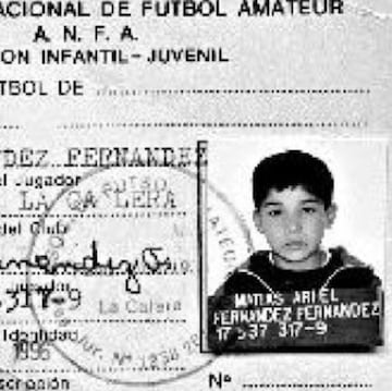 Nació en Argentina, pero desde niño mostró sus condiciones futbolísticas en La Calera.