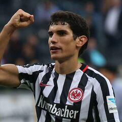 El Eintracht le pide al Madrid la cesión de Vallejo dos años más