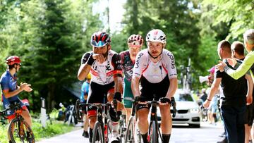 LAVARONE, ITALY - MAY 25: (L-R) Fernando Gaviria Rendon of Colombia and UAE Team Emirates and Simone Consonni of Italy and Team Cofidis compete during the 105th Giro d'Italia 2022, Stage 17 a 168 km stage from Ponte di Legno to Lavarone 1161m / #Giro / #WorldTour / on May 25, 2022 in Lavarone, Italy. (Photo by Michael Steele/Getty Images)