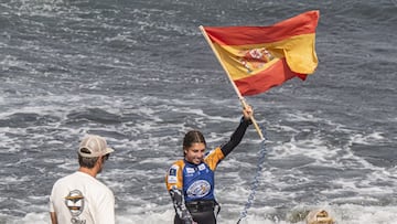 La campeona N&iacute;a Suardiaz tras ganar la competici&oacute;n de Freefly-Slalom en la GWA World Cup Gran Canaria 2023. 
